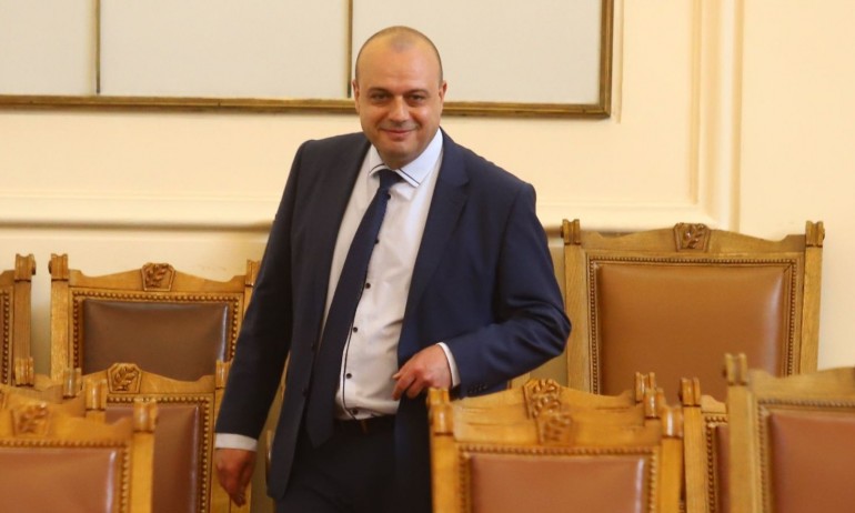 Проданов към украинските бежанци: Ако не им харесват държавните бази, успех им пожелавам - Tribune.bg