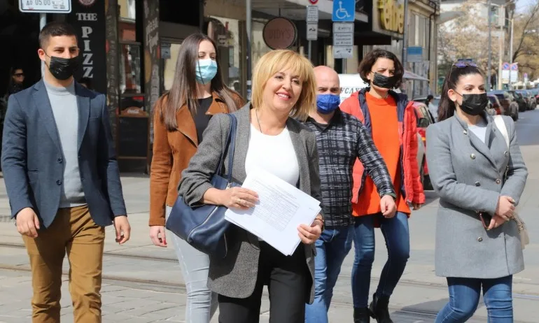 Манолова надмина Сидеров: Ще проверява концесиите за злато и цветни метали - Tribune.bg