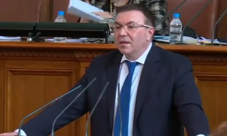 Ангелов в отговор: Някои от вас палеха маски и казваха, че няма пандемия - Tribune.bg