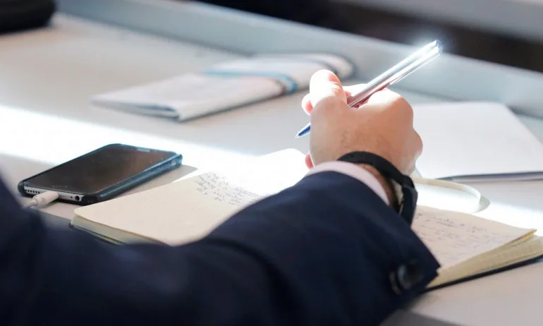 Проучване: Българите са по-склонни да учат за нова професия на 40-50 години - Tribune.bg