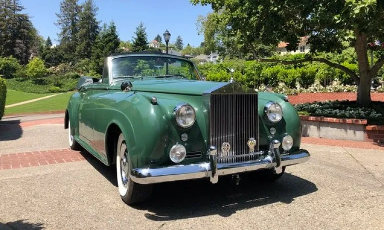 Зеленият Ролс ройс на Елизабет Тейлър продаден за 520 000 долара - Tribune.bg
