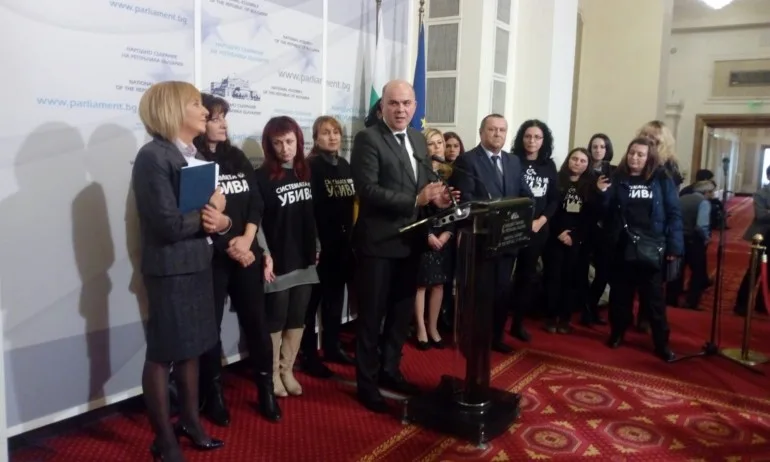 Парламентът прие Закона за личната помощ - Tribune.bg