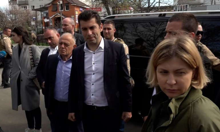 Наградиха служители на НСО, опазили Петков в Украйна - Tribune.bg