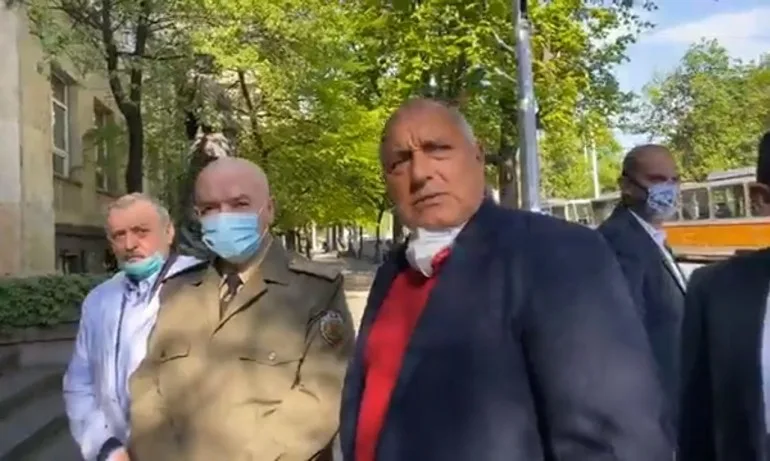 Доставят лекарството хлорохин в цялата страна - Tribune.bg