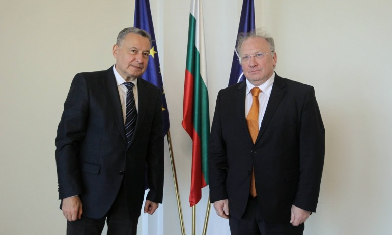 Стоев се видя с посланика на Украйна, увери го, че недоразуменията няма да повлияят на отношенията - Tribune.bg