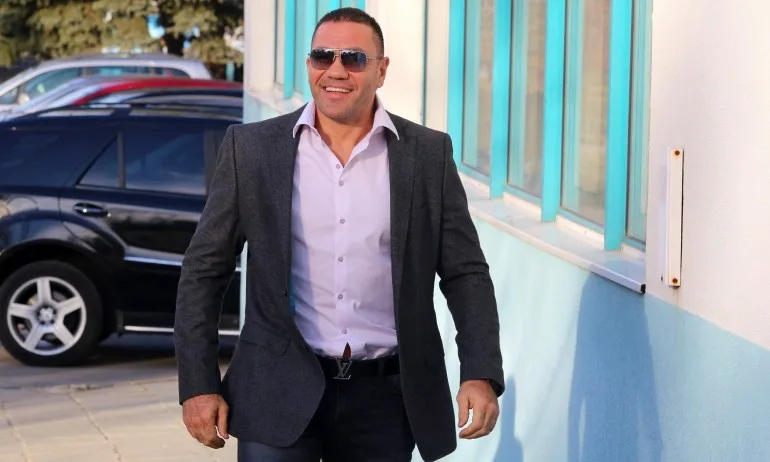 След целувката: Спортната комисия в Калифорния спря лиценза на Кобрата - Tribune.bg