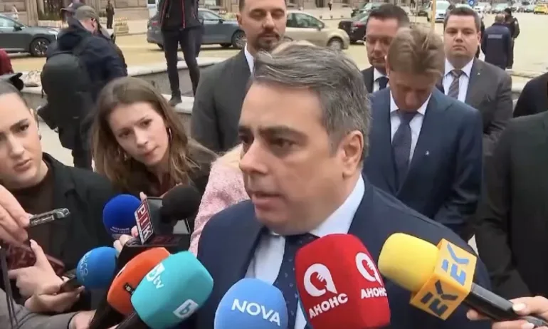 Асен Василев: Ситуацията с парламентарните групи е изяснена, не трябва да се отклоняваме от реалната работа на парламента - Tribune.bg