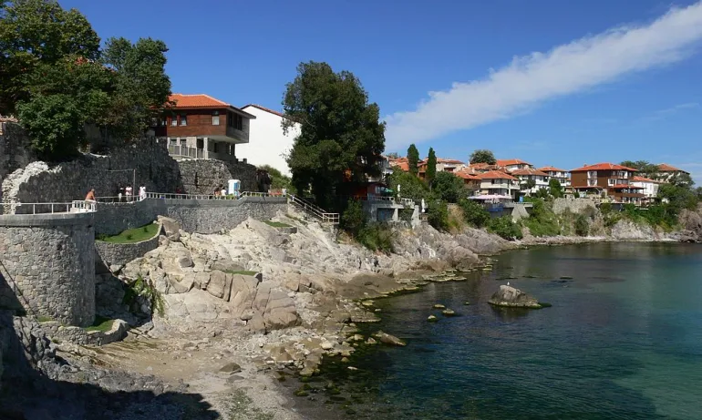 Ще разпръснат праха на Божидар Димитров над Созополския залив - Tribune.bg