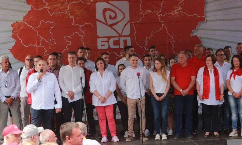 Фактор: Автор на манипулиран учебник по история получи награда Димитър Благоев на Бузлуджа - Tribune.bg