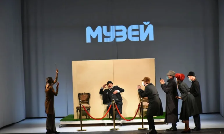 Премиерата на спектакъла Седемте стола в Ловеч покори публиката - Tribune.bg