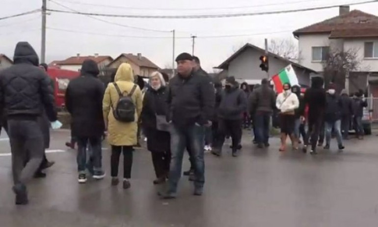 Протест в Суходол: Искаме правителството да върне в бюджета изграждането на Западната тангента - Tribune.bg
