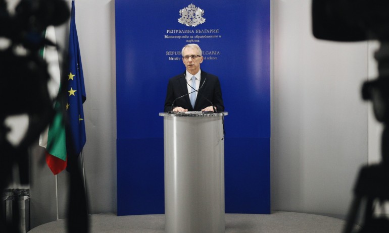 Студенти се готвят за протест срещу идеята на Денков да слива университети - Tribune.bg