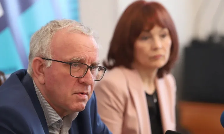 ЦИК: Подадени са близо 72 000 заявления за гласуване в чужбина - Tribune.bg