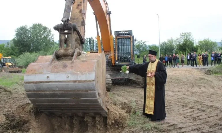 Първа копка на АМ Струма през Кресна, арестуваха екоастивисти - Tribune.bg