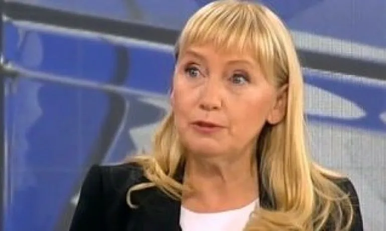 ОТ МРЕЖАТА: Йончева не прочела и два реда за ЕС преди дебата, тъжно за гледане - Tribune.bg