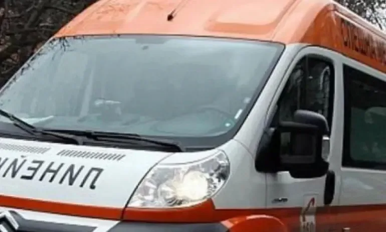 Жена с COVID-19 разкарвана часове с линейка между болници, отказвали прием - Tribune.bg