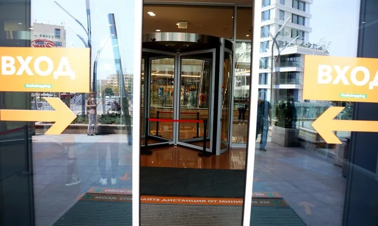 Елизабет Методиева: Потресена съм! Бой и опашки в моловете вчера, сторита как народа си взима чао с кръчмите - Tribune.bg