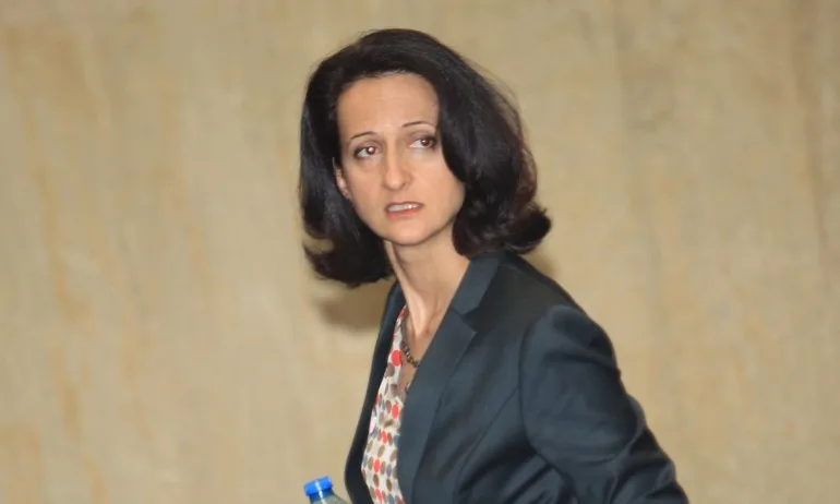 Председателят на Комисията за финансов надзор ще депозира днес оставката си - Tribune.bg