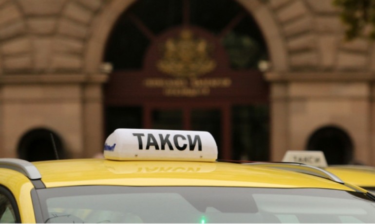 Протест на шофьори на таксита в София - Tribune.bg