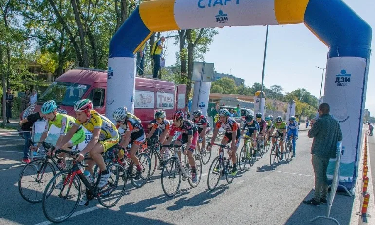 Стотици колоездачи се включват във Вело 2019 в Габрово, Варна и Русе - Tribune.bg