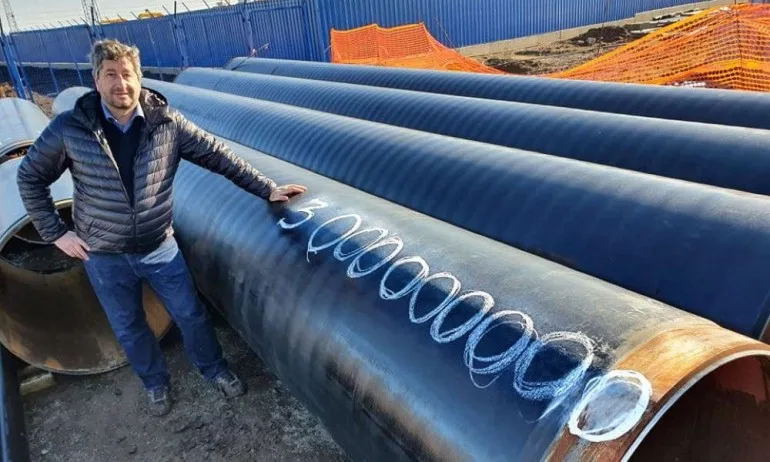 Христо Иванов надраска с тебешир тръба по трасето на Балкански поток - Tribune.bg