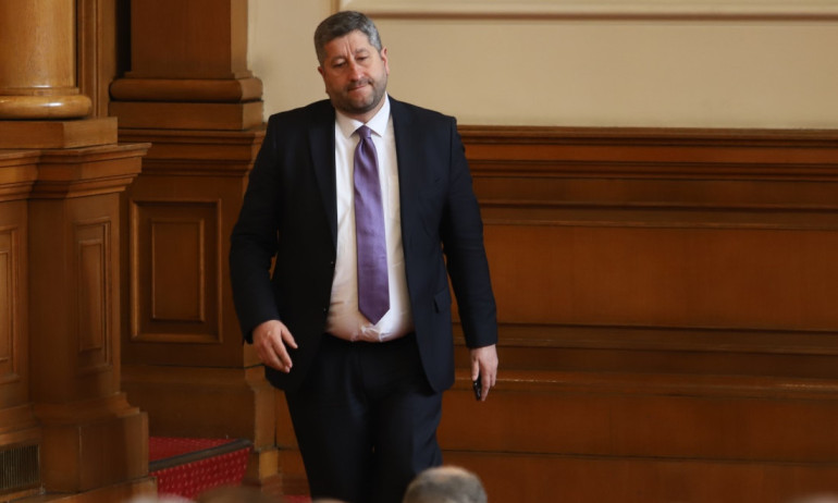 Иванов: Дори и да оцелее кабинетът, мнозинството няма да осигури стабилност на България - Tribune.bg