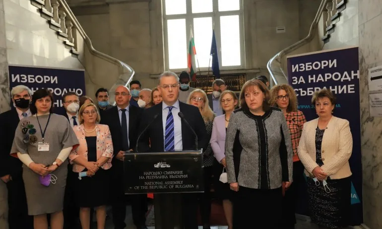 ЦИК обяви официално новите 240 депутати и констатира 400 сигнали и жалби в изборния ден - Tribune.bg