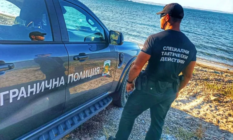 Гранична полиция задържа 40 кг канабис при операция по море край Бяла - Tribune.bg