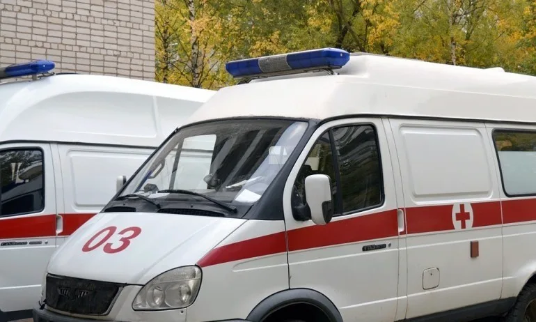 Почина детето, паднало от парапет в болница - Tribune.bg