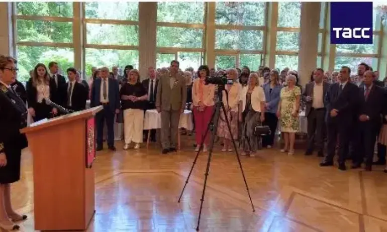 Социалисти, лидери на Възраждане и Благой Георгиев на прием в руското посолство - Tribune.bg