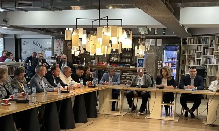 Калоян Паргов: Станахме свидетели на грубо и некомпетентно посегателство върху Конституцията - Tribune.bg