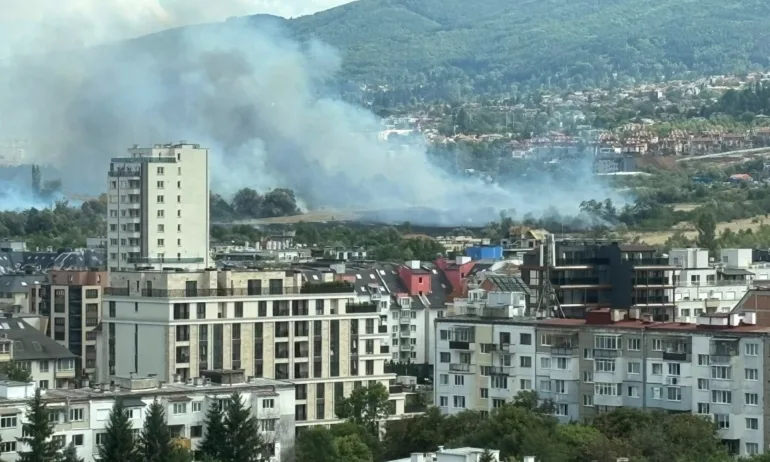 Шест екипа гасят пожар в Кръстова вада в София (СНИМКИ) - Tribune.bg