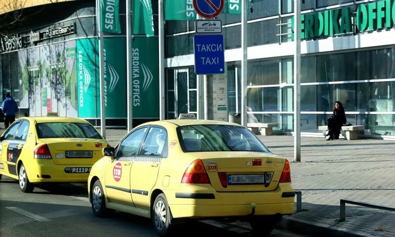Таксиджиите искат по левче на километър и право да карат в бус лентите - Tribune.bg