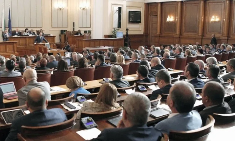 Парите в бюджета за машинното гласуване скараха депутатите - Tribune.bg