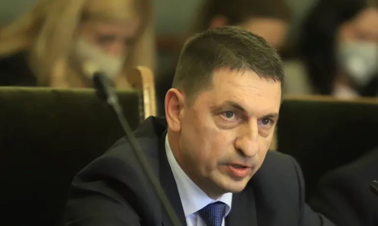 Терзийски: Няма да бъдат глобявани пенсионерите, че пазаруват след 10 часа - Tribune.bg