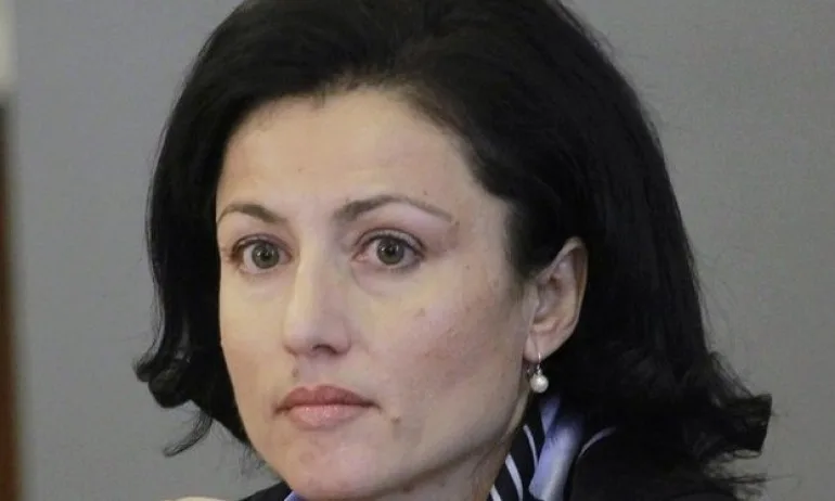 Десислава Танева: Очакваме още 2 огнища на африканска чума днес - Tribune.bg