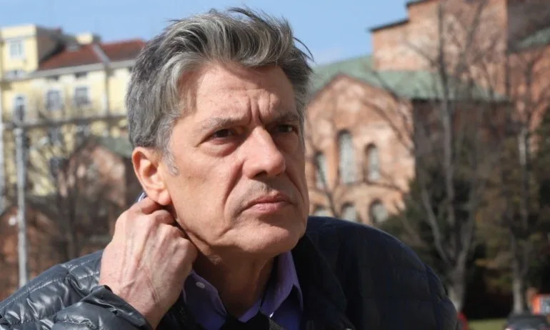 Доц. Гълъбов пред Tribune.bg: Радев бяга от дебат. Имаме примери на злоупотреба с Конституцията - Tribune.bg