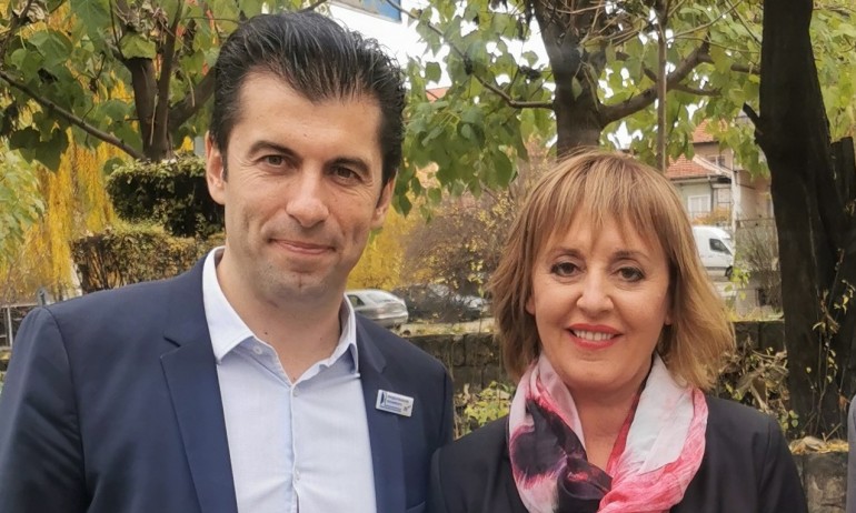 Мая Манолова към Петков: Капачки за снаряди ли, г-н премиер? - Tribune.bg