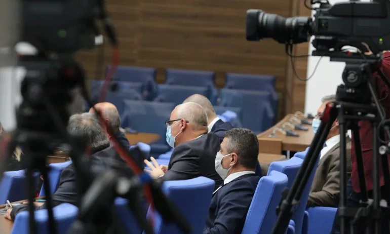 Депутати под карантина ще могат да участват дистанционно в заседания - Tribune.bg