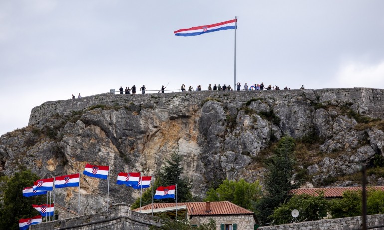 Хърватските депутати одобриха днес закон, който проправя пътя за въвеждане