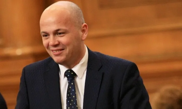 Александър Симов: Елена Поптодорова халюцинира в телевизионно студио - Tribune.bg