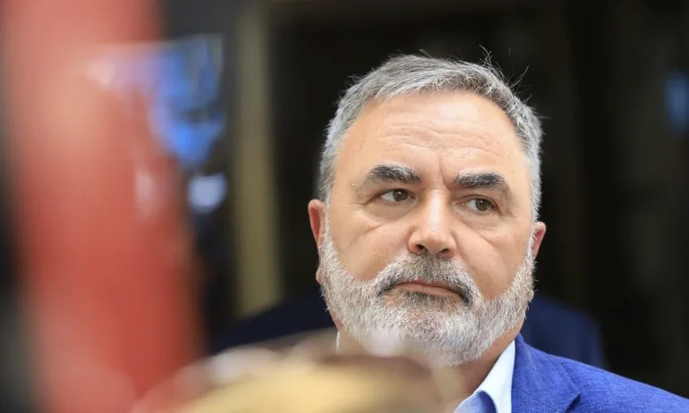 Доц. Ангел Кунчев се самоизолира заради съмнения за COVID-19 - Tribune.bg