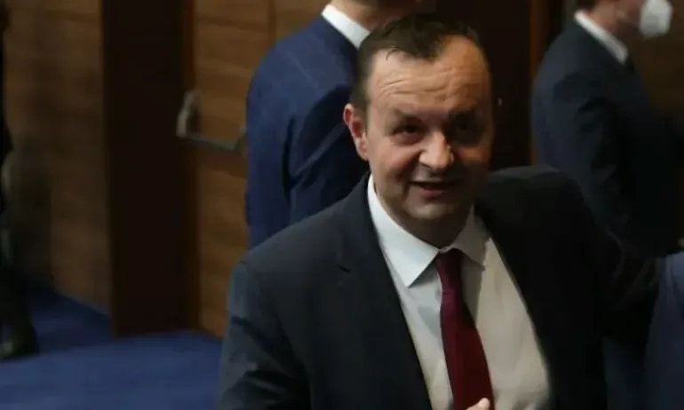 Водачът на листата на БСП в Перник Любомир Бонев се оттегли, не иска отново да е депутат - Tribune.bg
