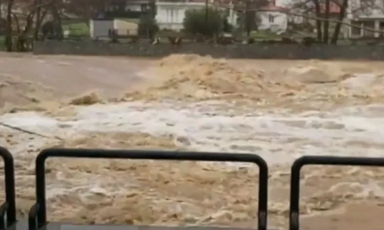 Тежки наводнения в Гърция, има жертва - Tribune.bg