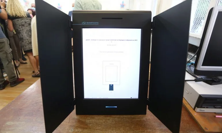 Атанасова: 2019, 2020, 2021 г. – Радев иска гласуване с машини, а сега не може да организира дори доставката - Tribune.bg