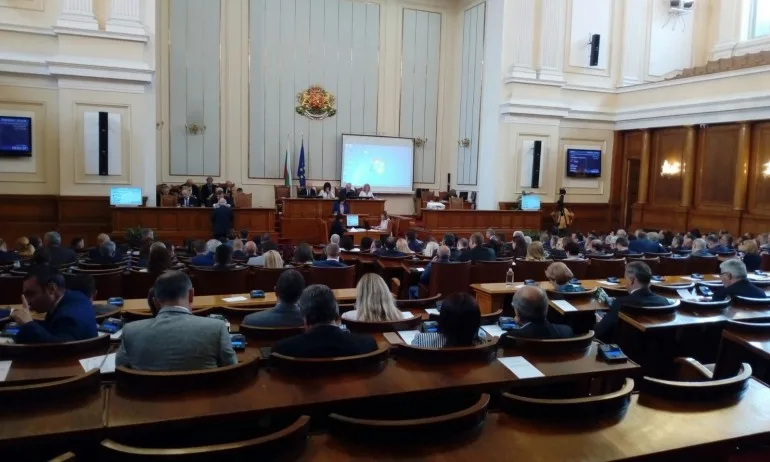 Втори ден депутатите на БСП не се регистрираха в пленарна зала - Tribune.bg