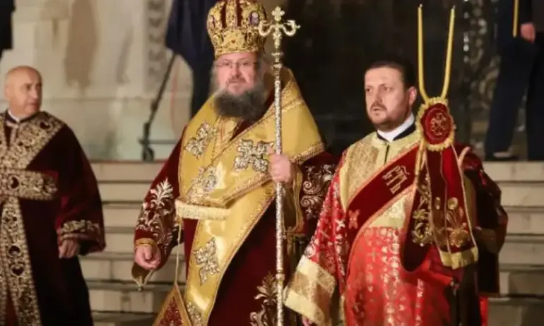 Светият синод избра Врачанския митрополит Григорий за наместник-председател, съобщава БНТ. Той