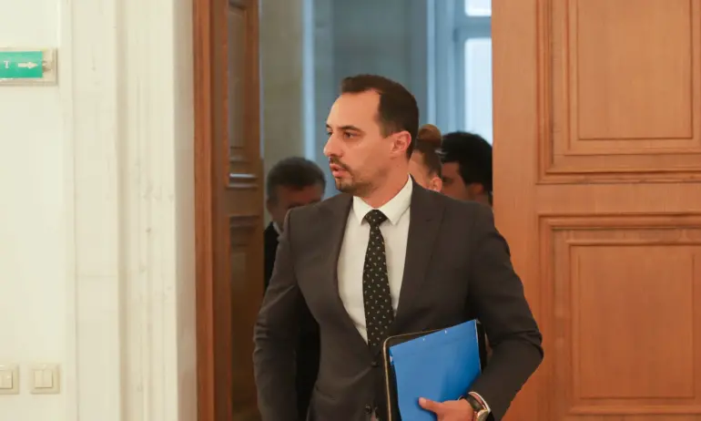 Икономическият министър не знае как са сметнати дължимите суми от Лукойл - Tribune.bg