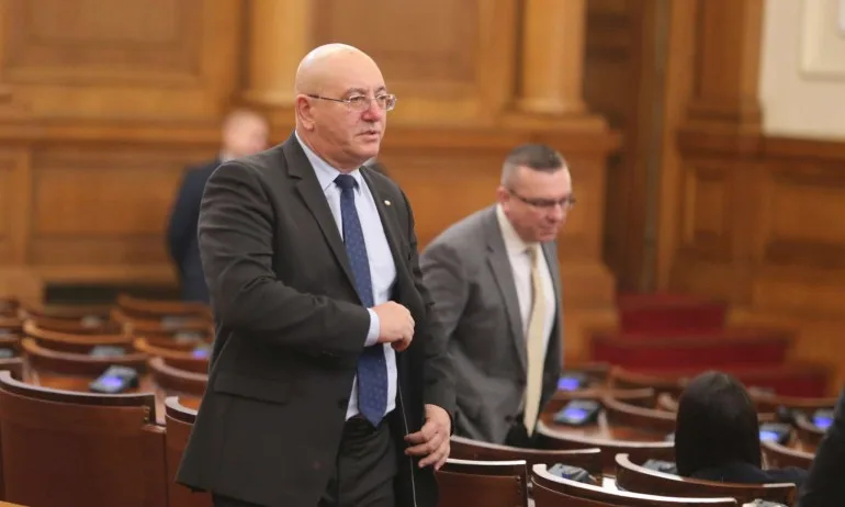 Емил Димитров: Същото, което се случи с моя предшественик, опитаха да ми го направят и на мен - Tribune.bg