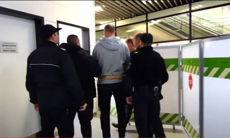 Рангел Бизюрев беше върнат у нас. МВР разпространи видео от летището - Tribune.bg